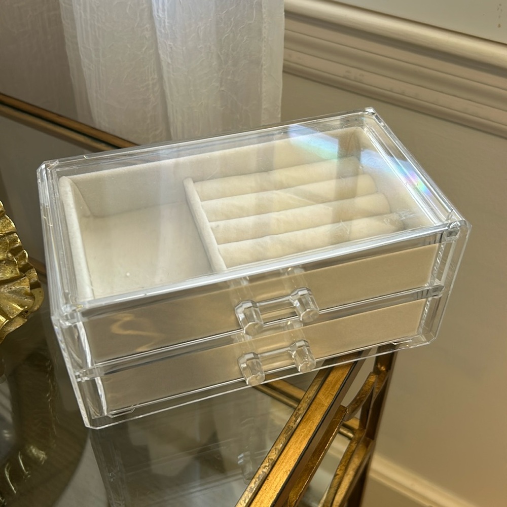 Jewelry box